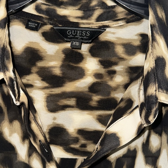 GUESS- Animal print button down shirt size XS - Picture 4 of 12